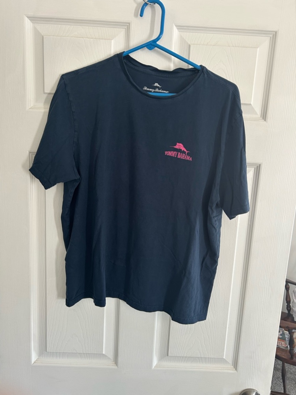 Tommy Bahama Navy T‑Shirt sz med Pink Logo Dolphin
